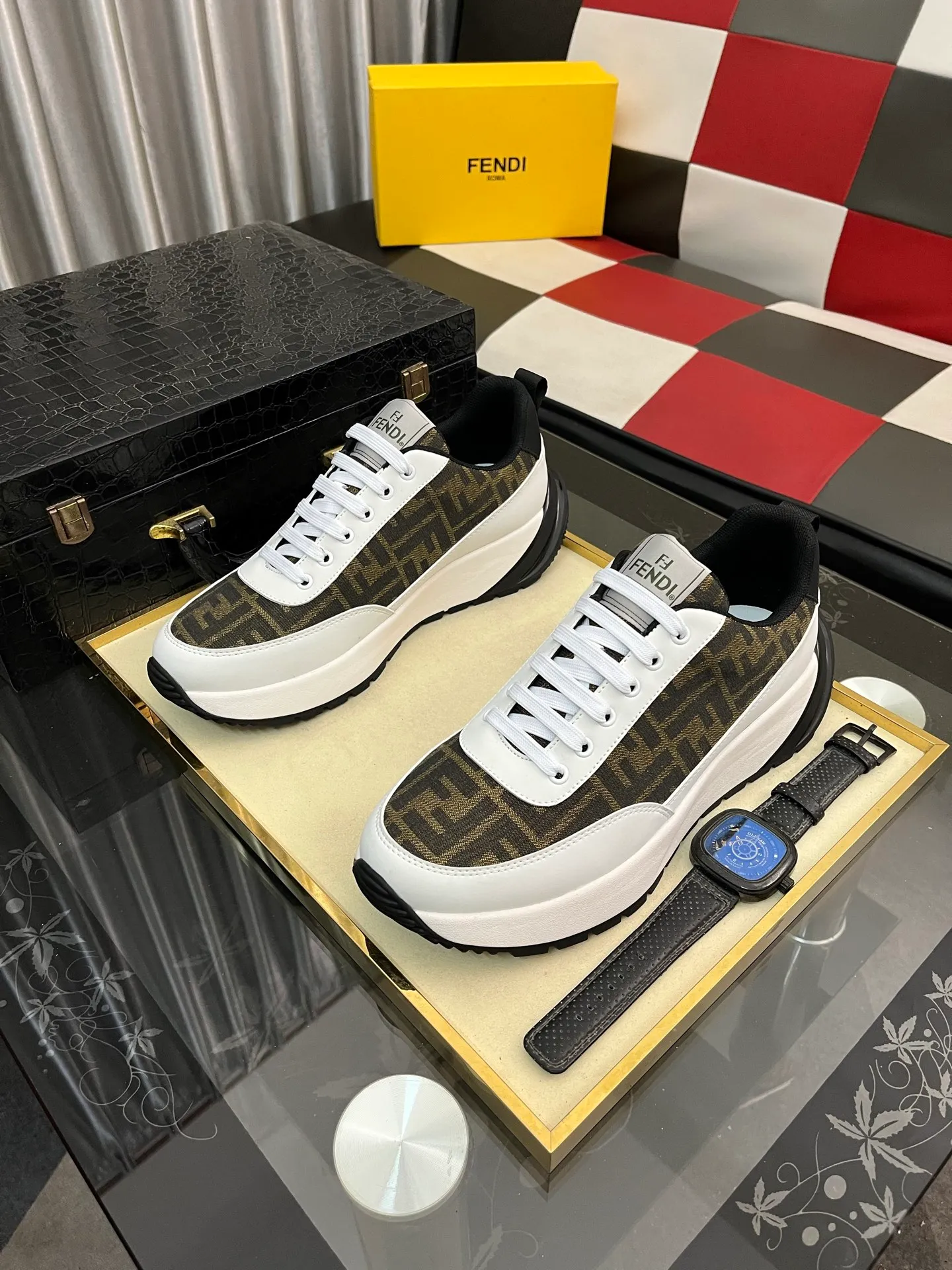 Men's shoes 💰438⌚️⌚️【FENDI】Original quality.~ Unique modern style sneakers. 🏃A must-have casual shoe for trendy men😍😍 Original brand imported from Italy, imported original leather, sheep lining (refuses to discolor and grind feet) Sole: Original sole specially provided by the original factory, French lazy style design ⚠️Fit the foot. Original quality code number: 38-442️⃣Colors available